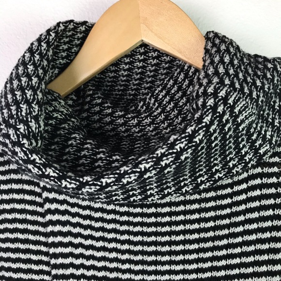 CAbi 3167 Small Fergie Turtleneck Sweater Split - Picture 9 of 11